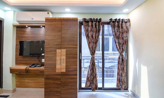 Chinar Park Hotel | Fabexpress Laxmi Inn