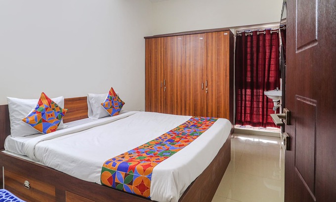 Manikonda Hotel | Fabexpress Town Home