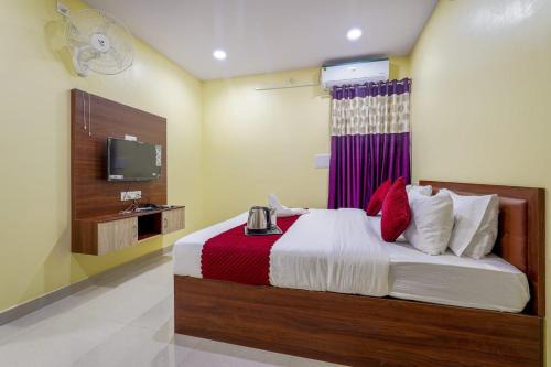 RR Nagar Hotel | FabHotel Ayodhya Comforts