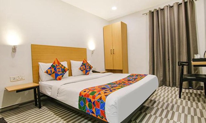 Delhi Hotel | FabHotel CH House