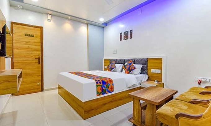 Ahmedabad Hotel | Fabhotel Dev Palace
