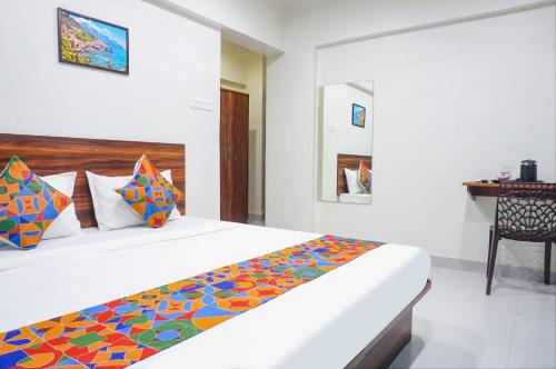 Hadapsar Hotel | FabHotel Everest Inn