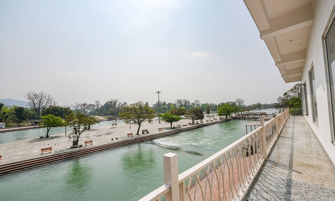 Mayapur Hotel | Fabhotel Jaswinder Bhawan