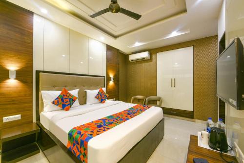 Lajpat Nagar Hotel | FabHotel Just Inn - Nr Lajpat Nagar Market