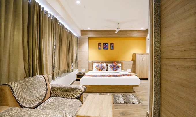Ahmedabad Hotel | Fabhotel Kingsway