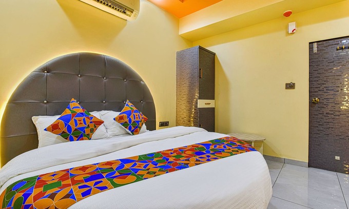 Thaltej Hotel | Fabhotel Max Inn