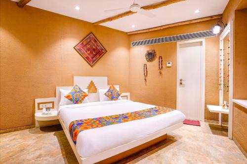 Mumbai Hotel | FabHotel Mumbai Corporate rooms JB Nagar - Nr Mumbai International Airport