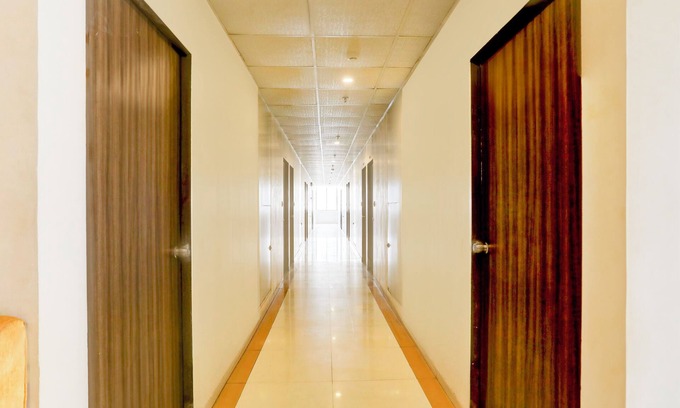 Vadodara Hotel | FabHotel Prime Ace II - Near Jupiter Hospital
