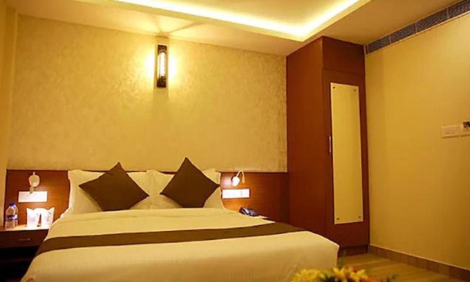Ernakulam South Hotel | FabHotel Prime D Chandlier