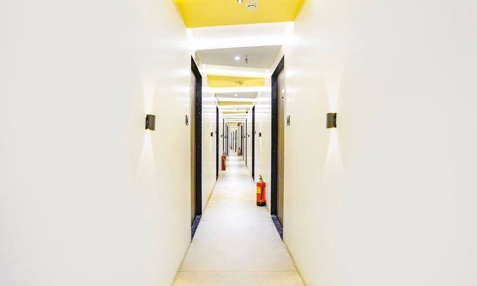 Surat Hotel | Fabhotel Raviraj Capital