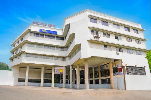 Rajkot Hotel | FabHotel Royal Manor - Hospital Chowk