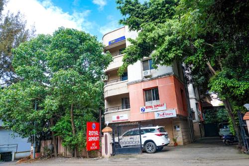 Hadapsar Hotel | FabHotel Royal Samrat - Ram Manohar Lohiya