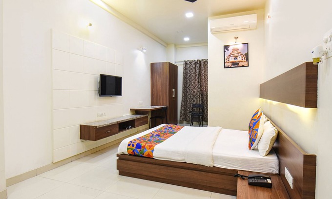 Hadapsar Hotel | Fabhotel Royal Suits