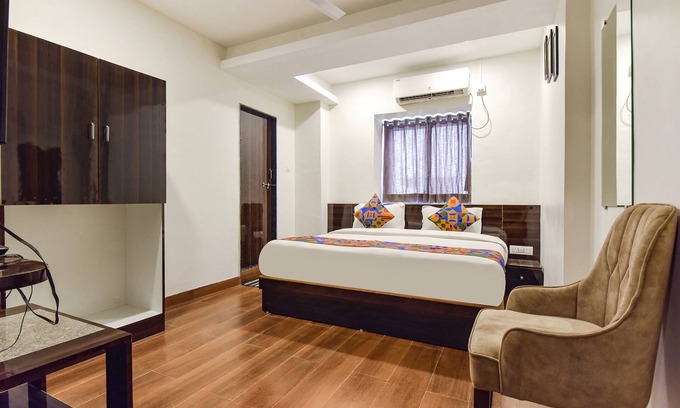 Sayajiganj Hotel | Fabhotel Shri Krishna