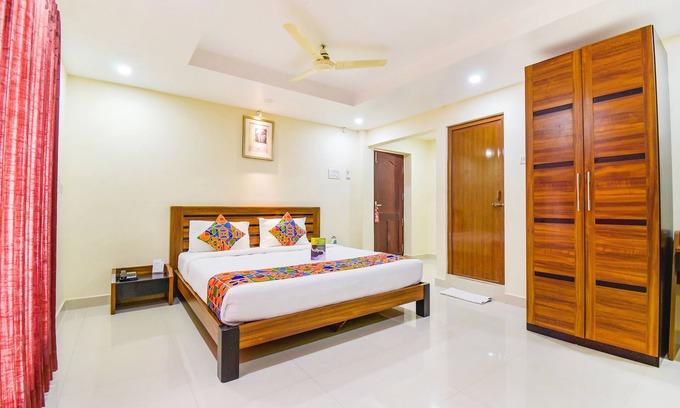 Nanganallur Hotel | Fabhotel Sri Krishna Residency Airport