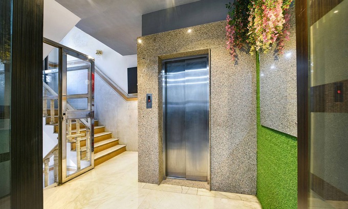 Kalkaji Hotel | Fabhotel The Heritage