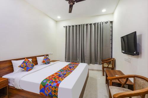 T Nagar Hotel | FabHotel The Luxe Inn - Nr Valluvar Kottam Monument & CMBT Metro Station