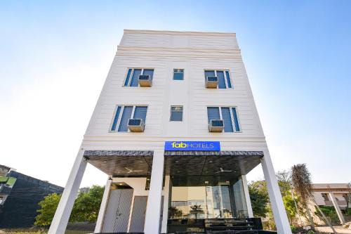 Faridabad Hotel | FabHotel The Premium Villa