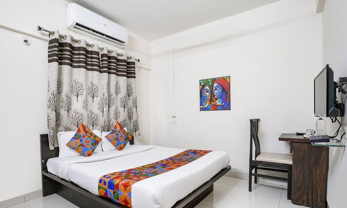 Aundh Hotel | Fabhotel Vardhan House Ii