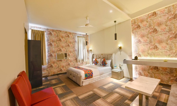 Kalkaji Hotel | Fabhotel Vintage Inn
