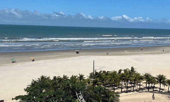 Balneario Pires Apartment | Fabulous 2-bedroom apartment with WiFi in Nova Mirim Praia Grande Seafront