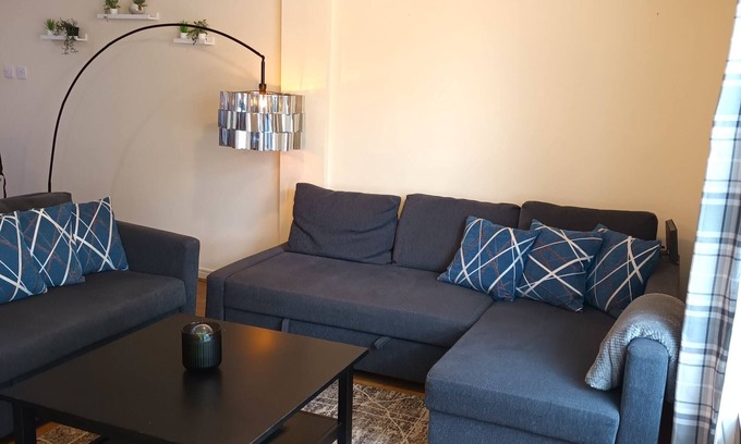 Glasgow Apartment | Fabulous, 2 bed apt, 10 mins from City Centre