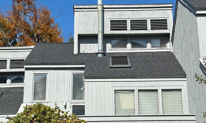 Londonderry House | Fabulous 3-bedroom townhome at the base of Magic Mountain in Londonderry, VT