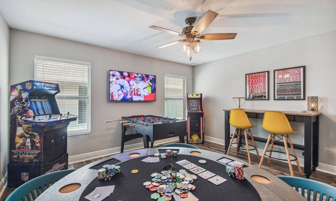 North Hyde Park House | Fabulous Find - North Hyde Park w/Game room - Near Everything Tampa!
