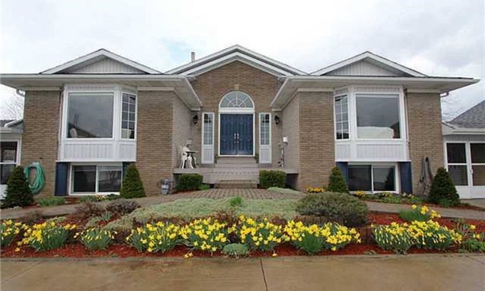 Niagara-on-the-Lake House | Fabulous Guesthouse B & B Located In The Heart Of Vineyard Country!