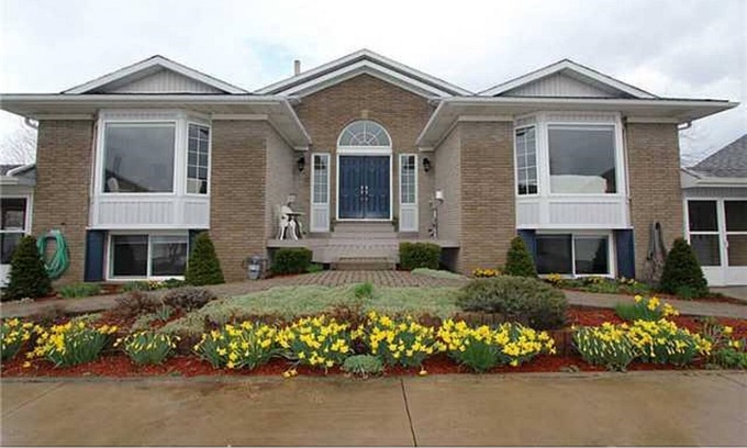 Niagara-on-the-Lake House | Fabulous Guesthouse B & B Located In The Heart Of Vineyard Country!