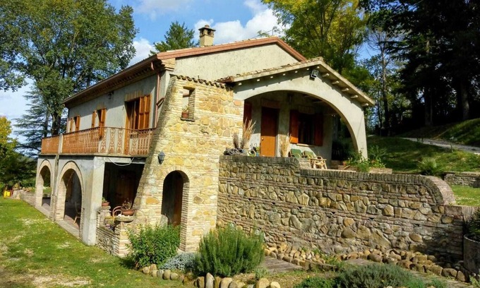 Mombaroccio House | Fabulous holiday home immersed in the green hills of the Marche region