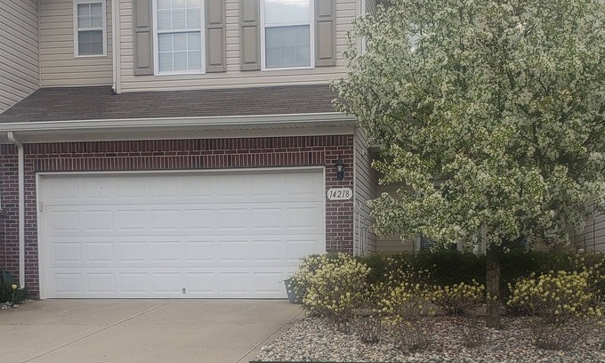 Noblesville Condo | Fabulous home in central location close to main attractions in Indy