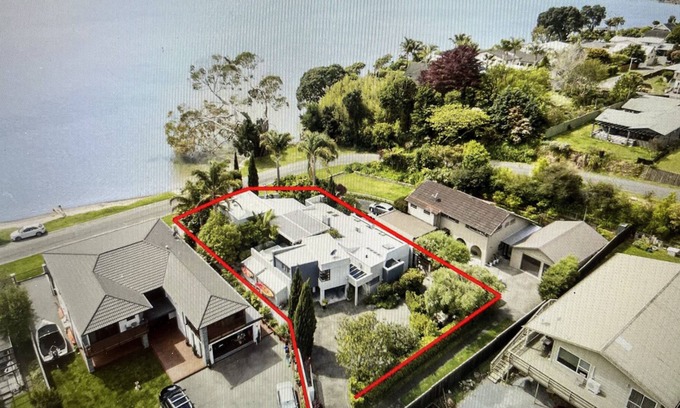 Whakamarama House | Fabulous House on the Harbour