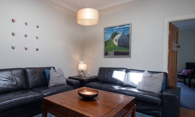 Fitzroy House | FABULOUS IN FITZROY COMFORTABLY SLEEPS TEN GUESTS