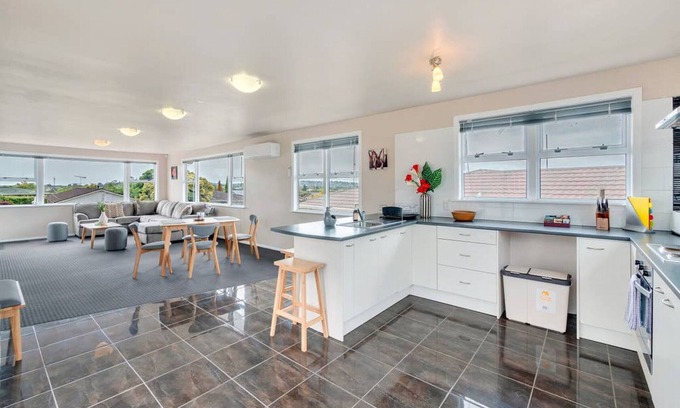 Pakuranga Heights House | Fabulous Three Bedroom Home In Pakuranga