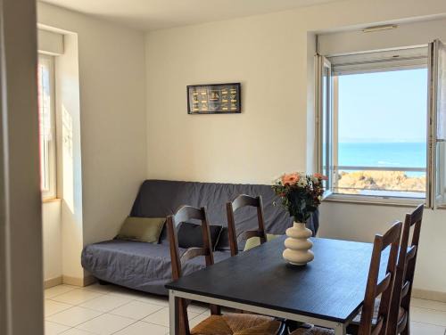 Planguenoual Apartment | Face à la plage et au falaise- Endroit calme