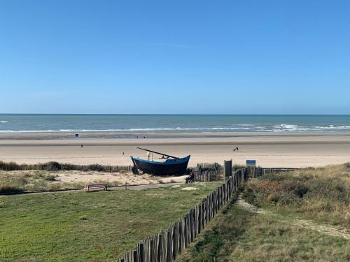 Berck-sur-Mer Apartment | FACE MER PIEDS DANS L'EAU DUPLEX 4 Chambres 155 M2 8-12 personnes