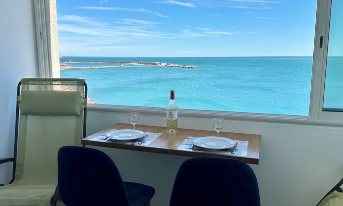 Sete Apartment | Facing the sea in Sète, 180° view, cosy apartment for 2 to 4 people in the town center