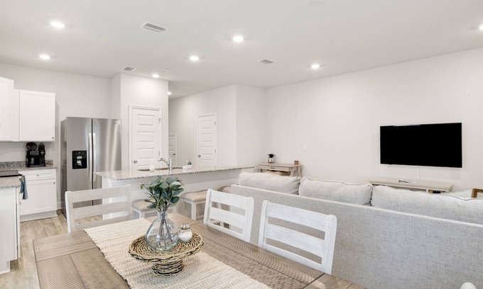 Northeast Pensacola House | Fairchild Coastal Townhome~ New Beaches University