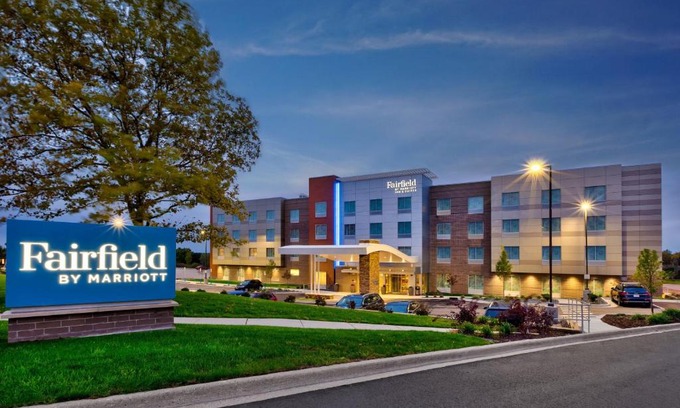 Alpine Center Hotel | Fairfield by Marriott Inn & Suites Grand Rapids North
