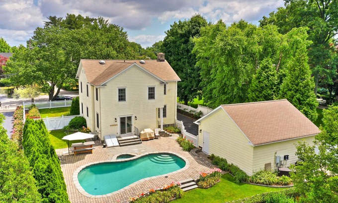 Fairfield House | Fairfield Historic Street. Private Heated Pool. Walk to Town Restaurants & Beach