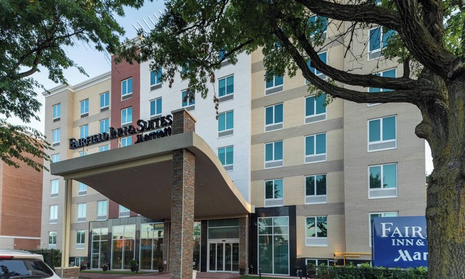 Auburndale Hotel | Fairfield Inn & Suites New York Queens/Fresh Meadows