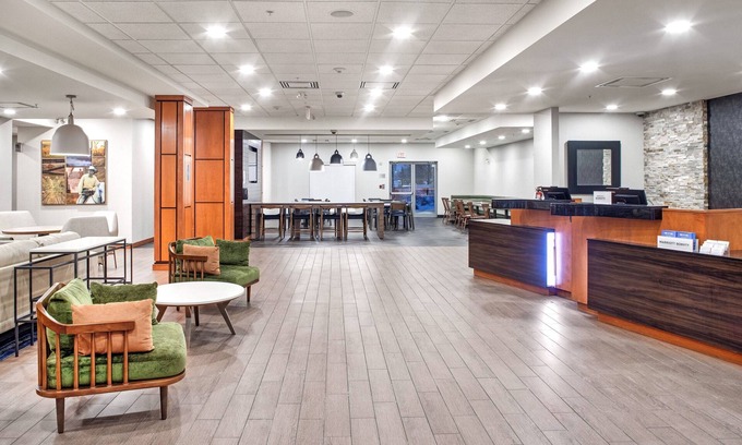 Gateway Hotel | Fairfield Inn & Suites by Marriott Toronto Mississauga