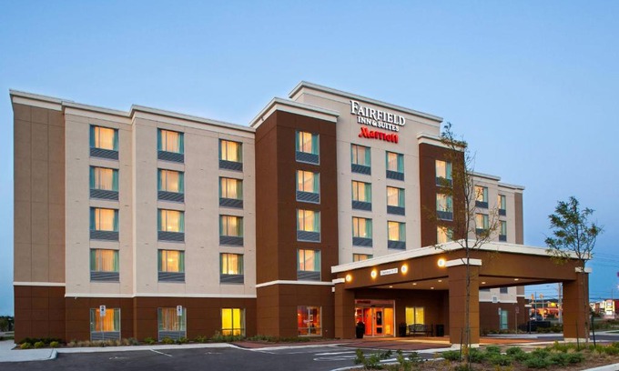 Gateway Hotel | Fairfield Inn & Suites by Marriott Toronto Mississauga