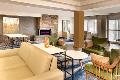 Steeles Industrial Hotel | Fairfield Inn & Suites by Marriott Toronto Brampton