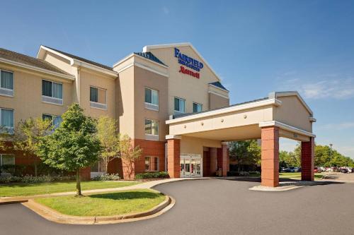 Romulus Hotel | Fairfield Inn & Suites by Marriott Detroit Metro Airport Romulus