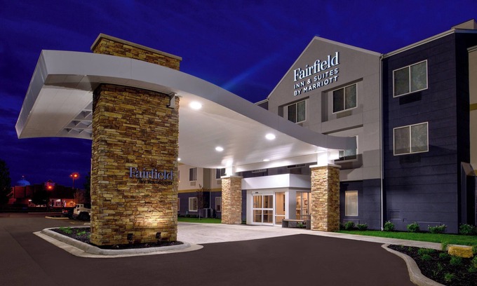 Beloit Hotel | Fairfield Inn & Suites by Marriott Beloit