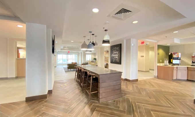 Lacy-Lakeview Hotel | Fairfield Inn & Suites by Marriott Waco North