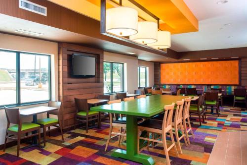 Victoria Hotel | Fairfield Inn & Suites Victoria