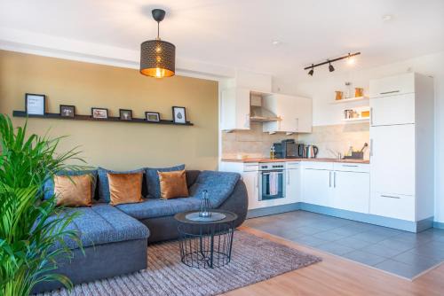 Huefingen Apartment | FAIRflats: Küche, Balkon, Arbeitsplatz, Aufzug